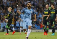 أغويرو أحرز ثلاثة أهداف بمرمى مونشنغلادباخ (رويترز)