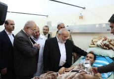 النائب الأول لرئيس المجلس التشريعي أحمد بحر خلال زيارته للمصابين