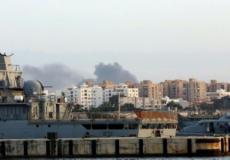 قذيفة سقطت على شاطئ يقع قبالة مطار معيتيقة