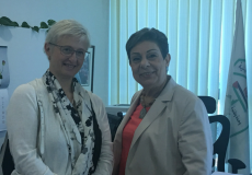  عضو اللجنة التنفيذية لمنظمة التحرير الفلسطينية د. حنان عشراوي والقنصل العام البلجيكي 