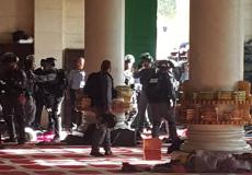 إصابات واعتقالات إثر اقتحام المستوطنين باحات المسجد الأقصى