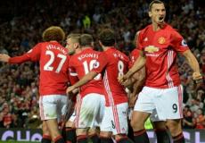 لاعبو مانشستر يونايتد يحتفلون بأحد الأهداف