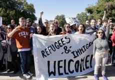 أميركيون يتظاهرون في ولاية تكساس تأييدا لاستقبال اللاجئين السوريين