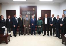 وفدا من المحاضرين الرياضيين العرب