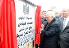الرئيس خلال وضع حجر الاساس للمركز