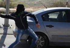 القاء حجارة على سيارة للمستوطنين 