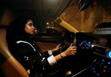 سعودية تقود سيارة