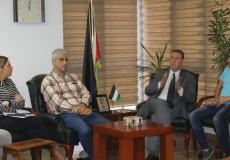 السفير دياب اللوح يستقبل العالقين في مصر