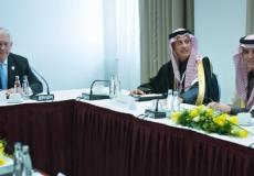 الجبير (أقصى اليمين) خلال اجتماع ضم الوزير الأميركي تيلرسون