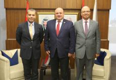 محافظ سلطة النقد يكرم المستشار المصري خالد سامي بمناسبة انتهاء مهام عمله في فلسطين٬ ويلتقي القنصل المصري الجديد