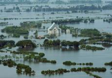 زلزال وفيضانات وسيول في إيران