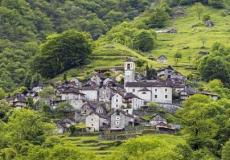 "كوريبو" أصغر قرية في سويسرا