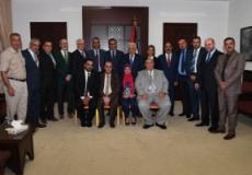 الرئيس مع رؤساء الوفود العربية 