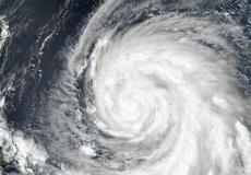 يوشك اعصار ميغي على الوصول الى تايوان