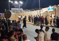 عشرات المواطنين يعتصمون احتجاجاً على اعتقال أحد وجهاء القدس