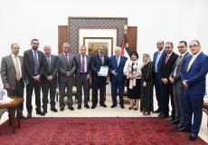 الرئيس عباس يتسلم التقرير السنوي لديوان الرقابة المالية والإدارية