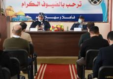 جمال الديب خلال لقائه اليوم مع عدد من الاعلاميين والصحفيين