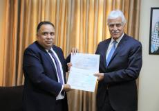 وزارة التربية والتعليم تتسلم دفعة مالية جديدة من ممثل الهند لدى فلسطين لتشييد عدة مدارس 