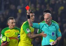 عاقبت الرابطة الفرنسية الحكم شابرون بالإيقاف 3 أشهر