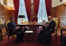 السفير طوباسي يسلم رسالة تهنئة لرئيس أساقفة اليونان وممثل البطريرك المسكوني بعيد الفصح