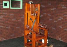 وجهت لروبرت تهمة الاشتراك مع والده في جريمة قتل