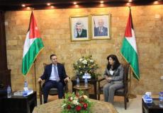  وزيرة الاقتصاد الوطني عبير عودة  مع وزير الصناعة والتجارة الأردني يعرب القضاة