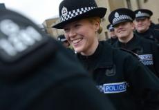 جانب من طابور عرض للملتحقين الجدد بشرطة اسكتلندا - أرشيف