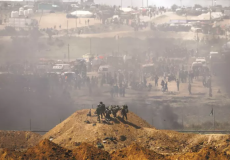 جنود جيش الاحتلال المتمركزين شرق غزة خلال مسيرة العودة الكبرى الجمعة الماضية