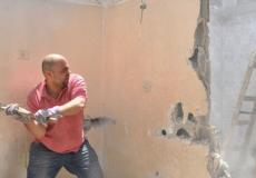 مقدسي يهدم منزله بنفسه بتهديد من بلدية الاحتلال