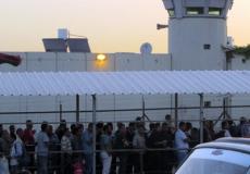 العمال الفلسطينين أثناء دخولهم إلى الحواجز الاسرائيلية 