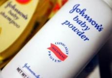 جونسون آند جونسون تقول إنها تواصل دفاعها عن سلامحة مساحيق تالك للأطفال