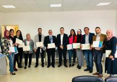 جامعة فلسطين الأهلية تخرّج دورة حول عمل شركات الصرافة وكشف التزوير