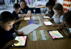 دمج التكنولوجيا بالتعليم - توضيحية