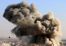 الدخان يتصاعد من جراء القصف على درعا.