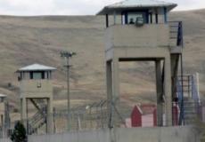 لا يشمل القرار المدانين في جرائم قتل أو إرهاب أو جرائم جنسية.