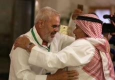 فلسطيني يقابل شقيقه بالحج