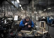 اخر مصنع للمسامير فى فرنسا