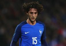  الفرنسي أدريان رابيو لاعب باريس سان جيرمان