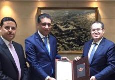 نزار القيسي يتسلم ميدالية الإنجاز الدبلوماسي في رام الله 