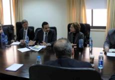 رئيس سلطة الطاقة مع ممثلي الجهات المانحة