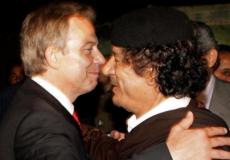 القذافي مع توني بلير، رئيس الوزراء البريطاني الأسبق