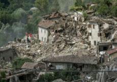 الزلزال أدى إلى تهدم المنازل وسقوطها إلى سفح التل في بيسكارا ديل تورنتو