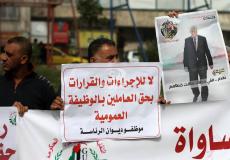 موظفو السلطة بغزة يحتجون على التقاعد المبكر