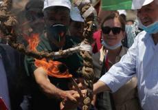 نائب رئيس حركة فتح محمود العالول خلال المشاركة في مسيرة كفر قدوم الأسبوعية