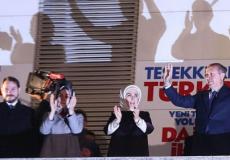 بيرات البيرق (أقصى اليسار) صهر أردوغان ووزير الطاقة