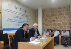 عزام الأحمد خلال لقاء واجه الصحافة في مركز الاعلام بجامعة النجاح