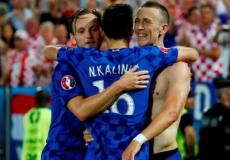 لاعبو كرواتيا يحتفلون بهدف الفوز