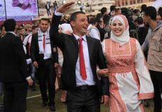 الفائزون بقرعة قروض الزواج في غزة -صورة ارشيفية لعرس جماعي في القطاع-