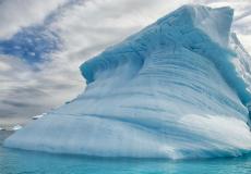 أكبر  جبل جليدي عائم في العالم
