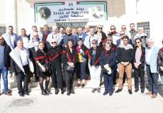 محافظ الخليل يلتقي وفدا فرنسيا